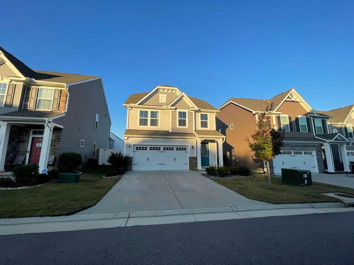 Primary Photo - Beautiful home in Newtown Crossing