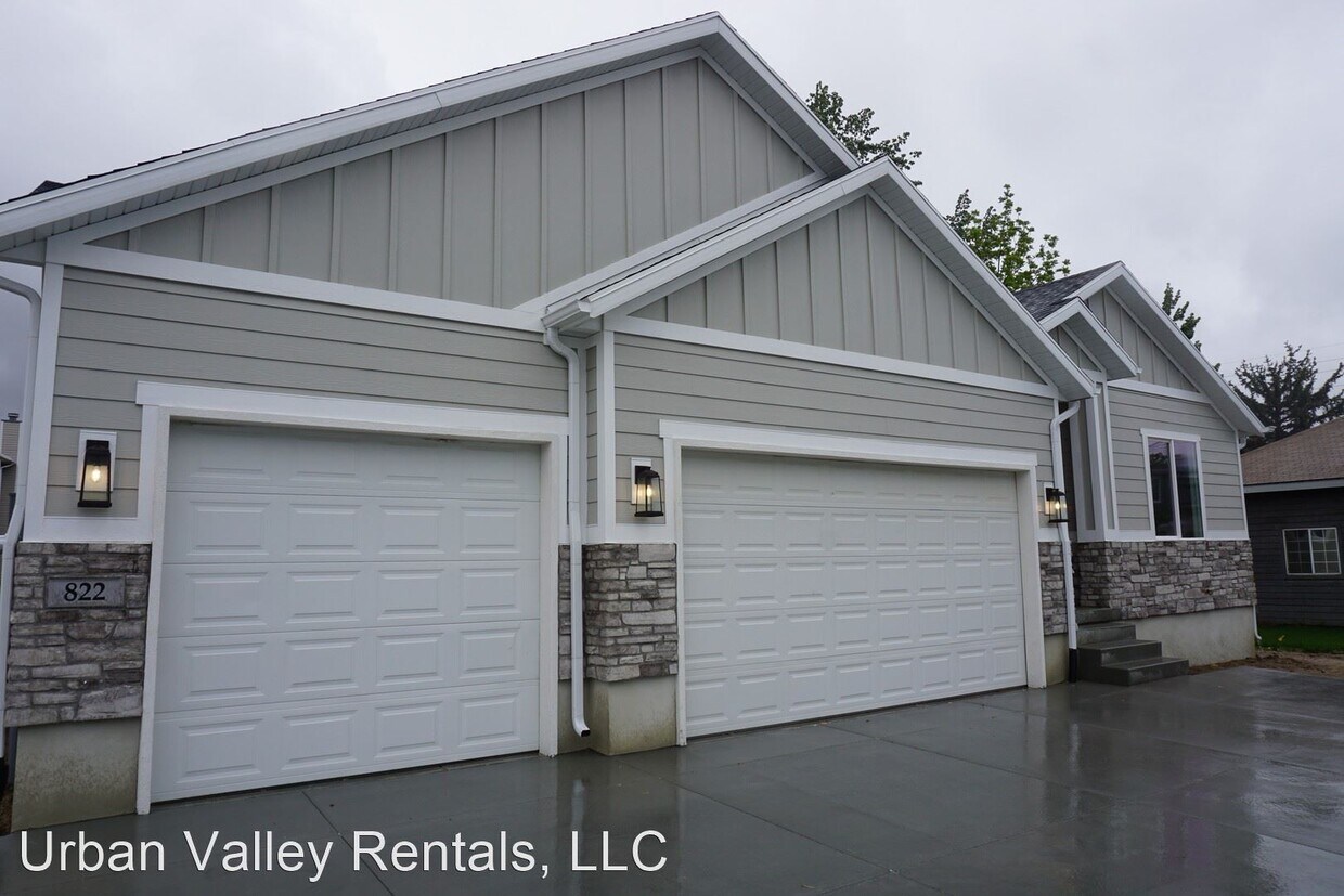 Foto principal - 6 br, 3.5 bath House - 822 E. Winter Pine ...