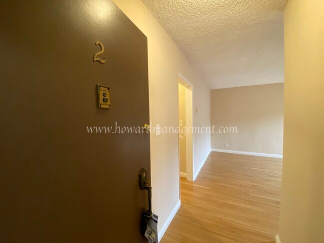 Building Photo - 10974 Rose Ave