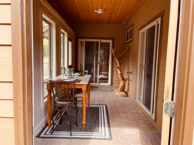 Building Photo - 1485 Murrelet Dr