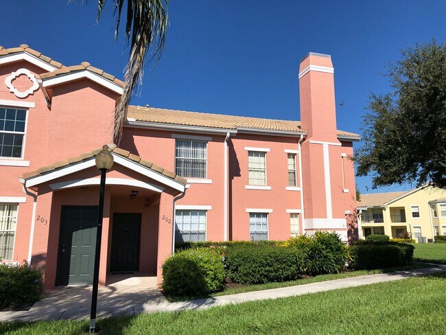 Building Photo - Gorgeous 3 bed, 2 bath condo in St Lucie W...