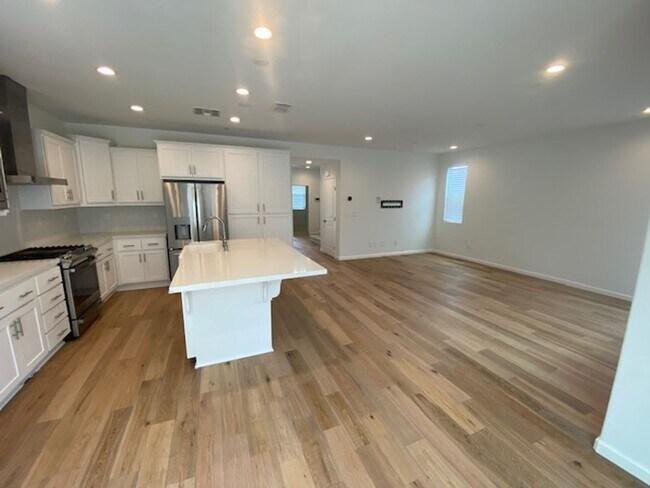 Building Photo - Newer 4 Bedroom Home in Whitney Ranch On C...