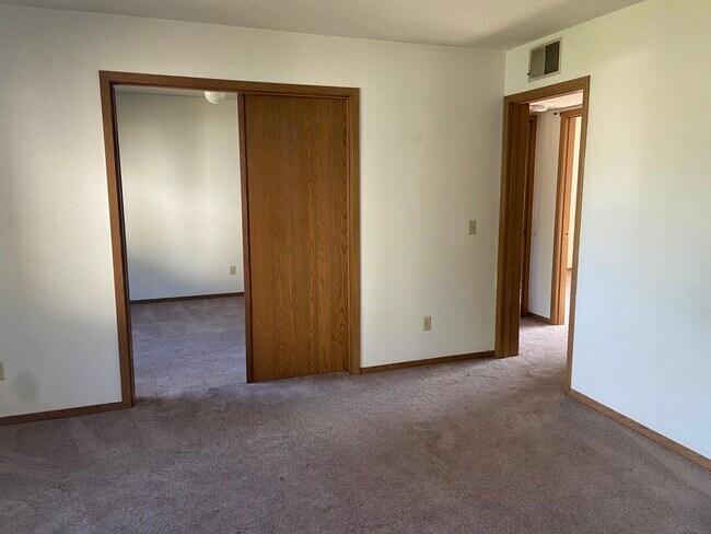 Building Photo - 2610 Westwinds Dr