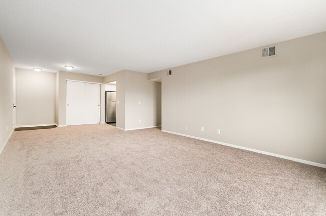 Building Photo - 2074 Park Run Dr