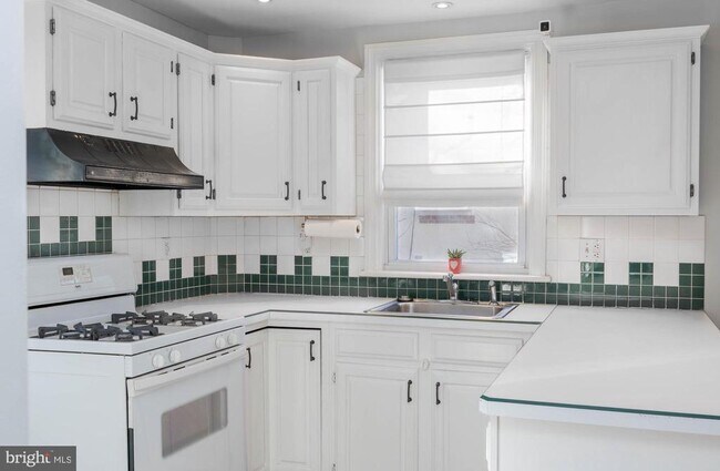 Foto del edificio - 209 Elm Ave