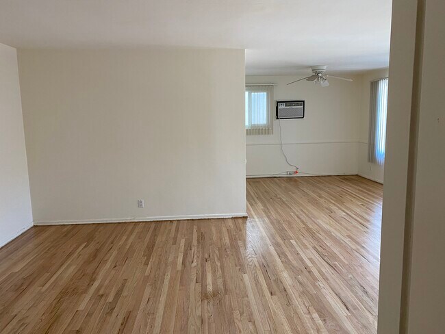 Building Photo - 444 Landfair Ave