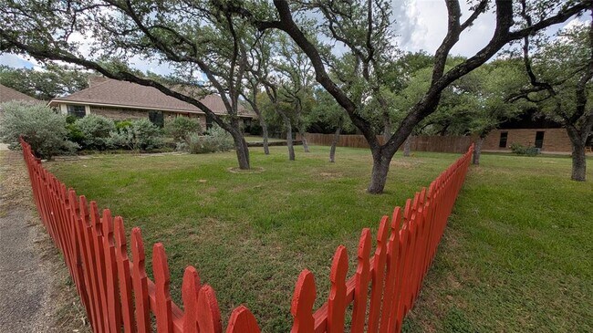 Foto del edificio - 2738 Oak Haven