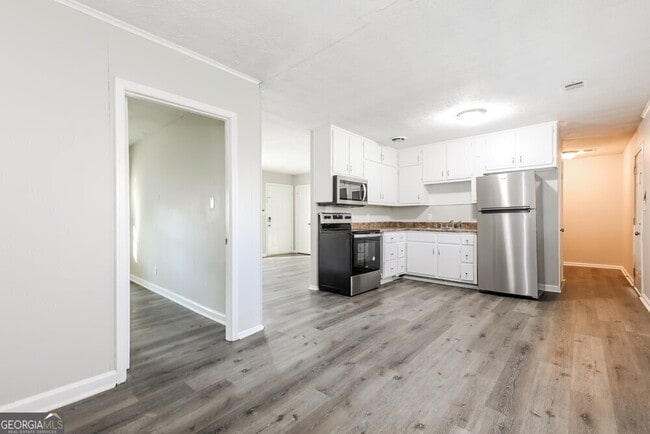 Building Photo - 494 Clara Dr