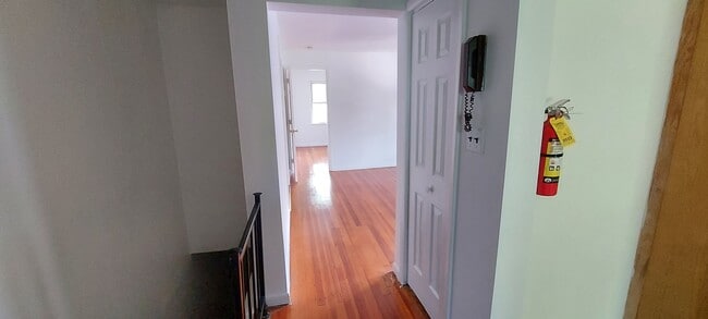 Entrance - Top of Stairs - 325 Whiteman St