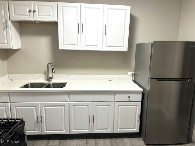 Foto del edificio - 3074 W 25th St