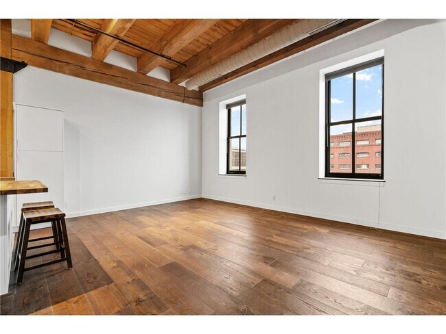 Building Photo - 289 5th St E