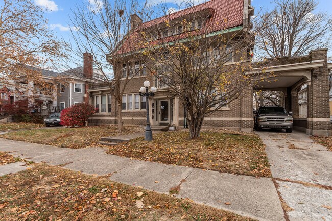 Building Photo - 408 W Mulberry St