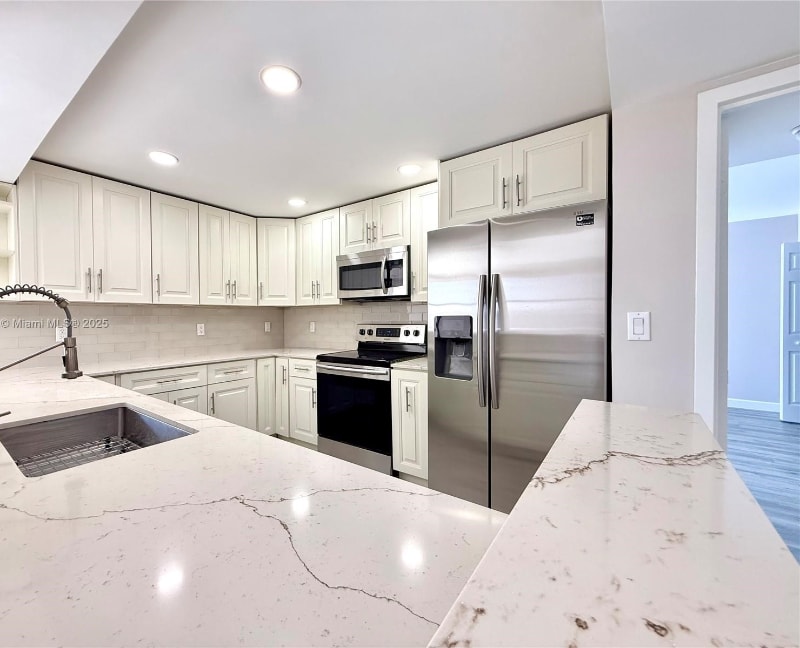 Photo - 800 Parkview Dr