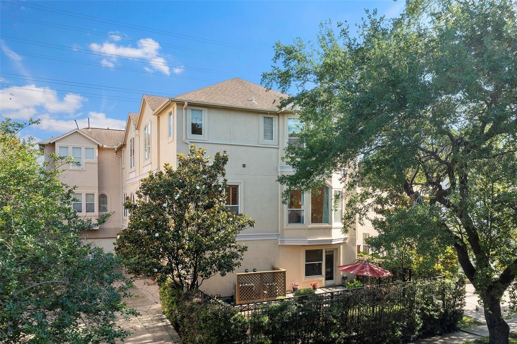 Foto principal - 4008 Childress St