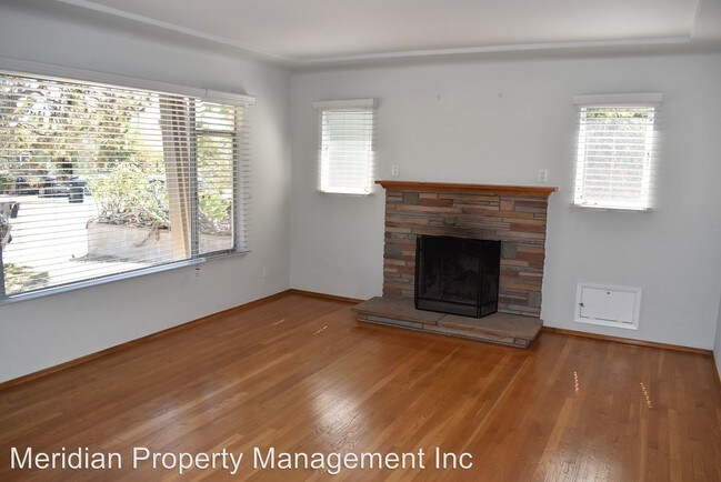 Building Photo - 2 br, 1.5 bath House - 3222 Vancouver Ave.