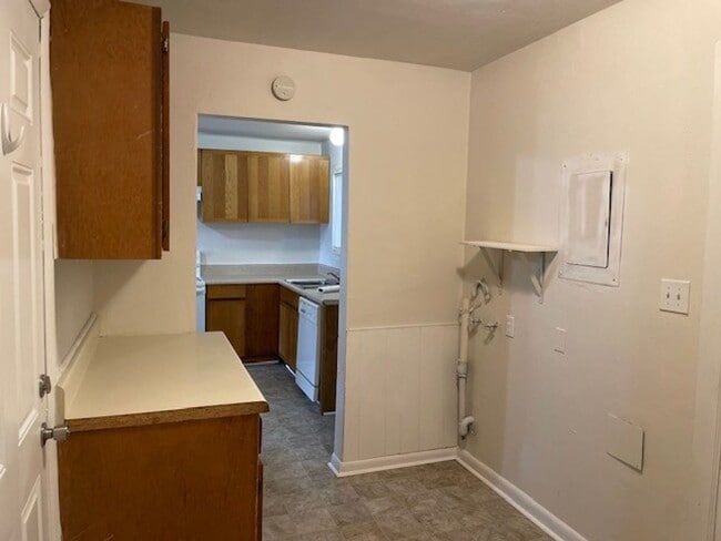 Building Photo - Newly Renovated 4 bedroom 2 bath Ranch Home