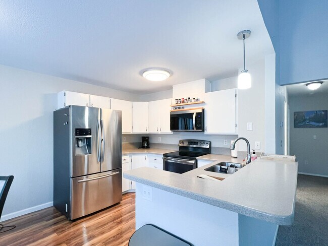 Foto del edificio - 3811 Resurrection Dr