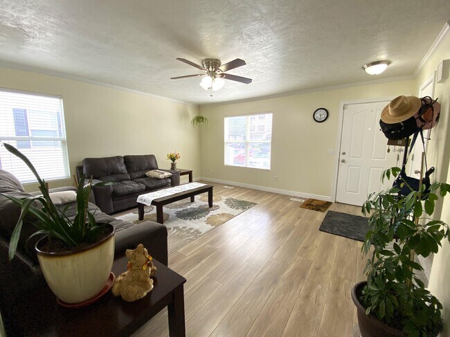 Foto del edificio - 403 Braidhill Dr