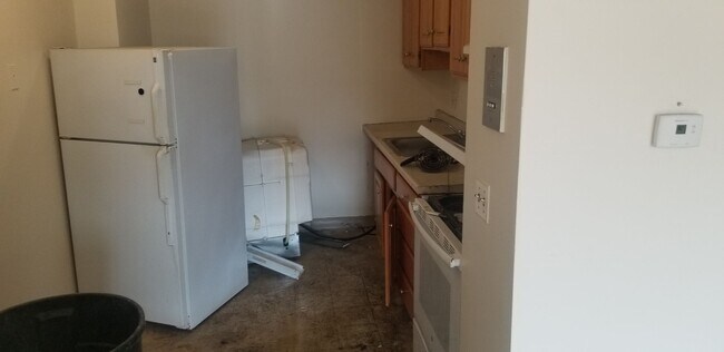 Building Photo - Allston 2 Bed close to B.U. Currently bein...