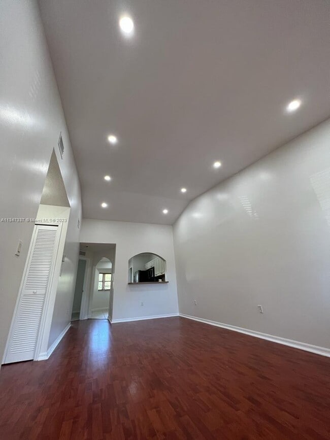 Building Photo - 1301 SE 28th Ln
