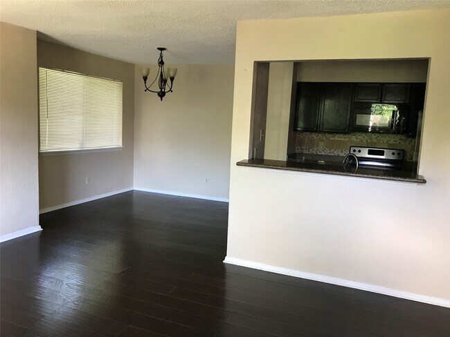 Building Photo - 12029 Greenwood Forest Dr