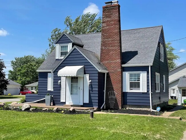 Building Photo - 2489 Ferchen St