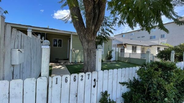 Foto principal - 16627 Victory Blvd
