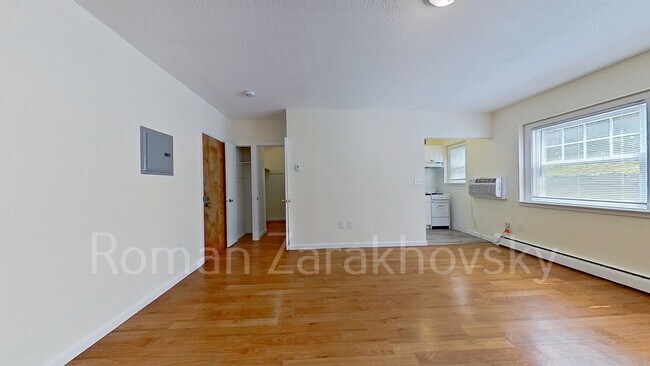 Building Photo - 2018 Commonwealth Ave