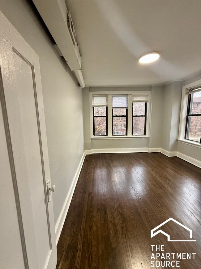 Building Photo - 1030 E Hyde Park Blvd