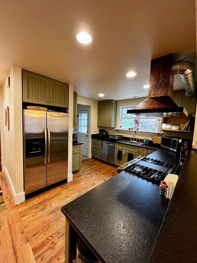 Foto del edificio - Fully Furnished and Fully Stocked Home For Rent Next to Cooper Park in Bozeman