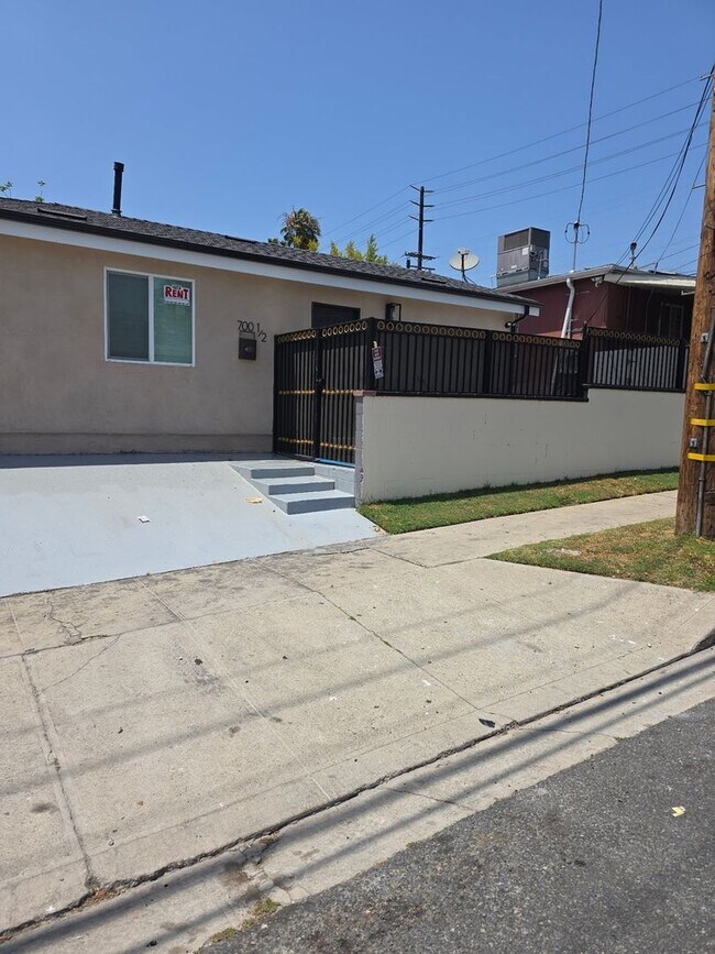 Building Photo - Charming 2BR House in Inglewood