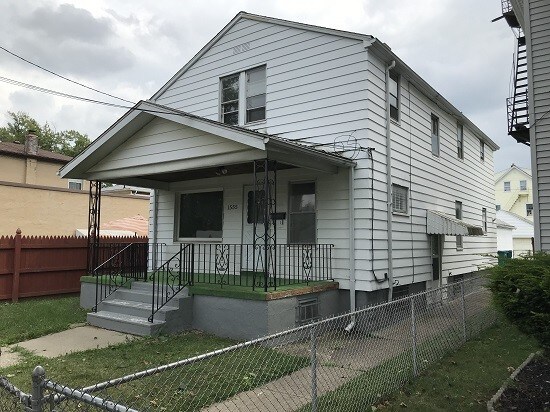Primary Photo - 1555 LASALLE Ave