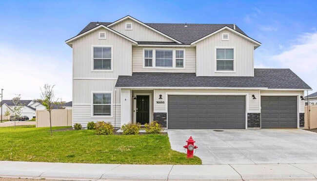Foto del edificio - 4 Bed 2.5 bath with a 3 car garage