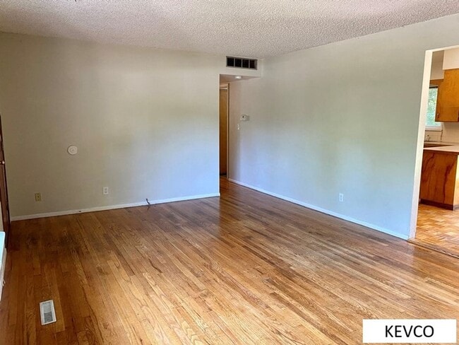 Foto del edificio - Wide Ranch Home in Campus West Near Foothills