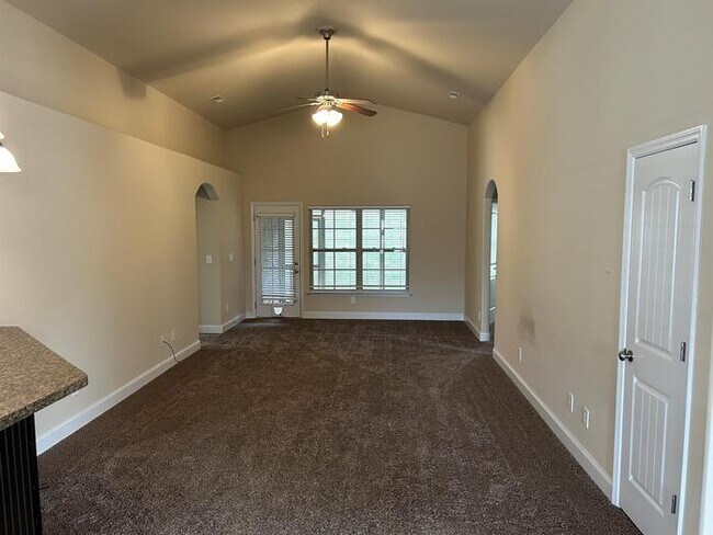 Foto del edificio - 3 Bed / 2 Bath Rental House in Hampton Cove
