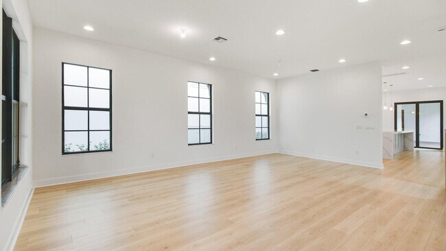 Foto del edificio - 13136 Alton Rd