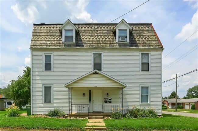 Building Photo - 301 Pine St