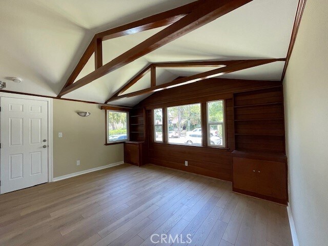 Building Photo - 420 N Mentor Ave