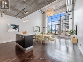 Building Photo - 43 Hanna Ave