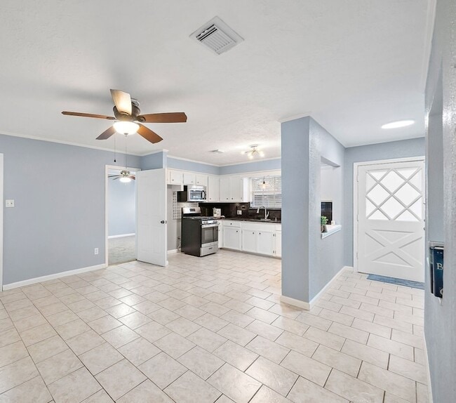 Building Photo - 712 Damon St