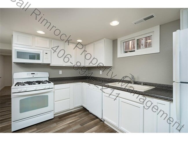 Building Photo - 3329 Poly Dr