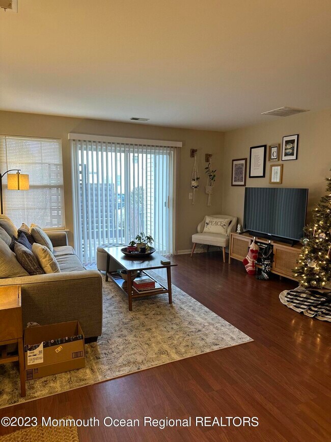 Foto del edificio - 21 Basset Ct