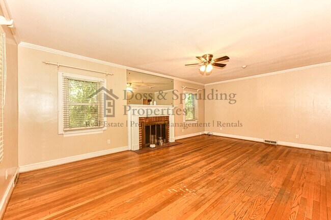 Foto del edificio - 1802 W Friendly Ave