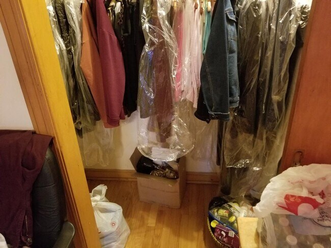 WALK IN CLOSET - 5119 W Van Buren St
