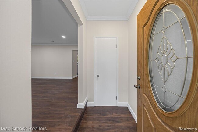 Foto del edificio - 6695 Lahser Rd