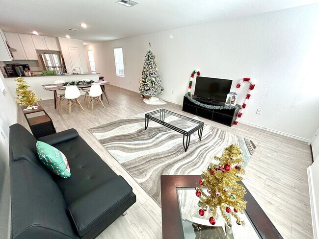 Building Photo - AVAILABLE NOW! Two-Story 4 Bedroom / 2.5 B...