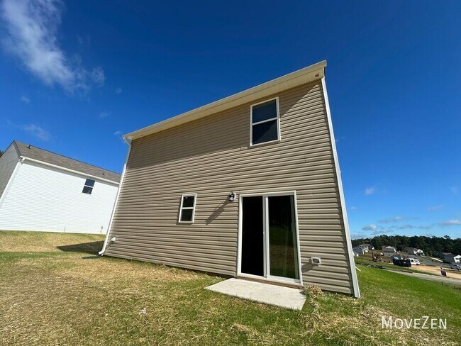 Building Photo - 820 Smokey Ridge Rd