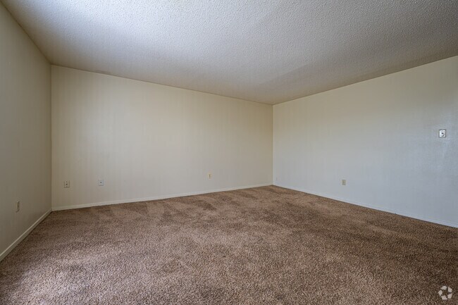 2BR, 2BA - 1,033SF - Living Room/ - Bellemont Victoria II Apartments