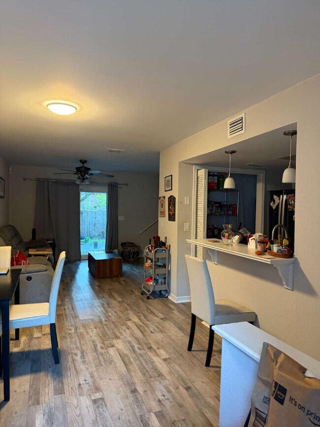 Foto del edificio - 7665 Jana Ln S