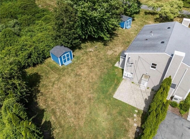 Building Photo - 476 Green End Ave